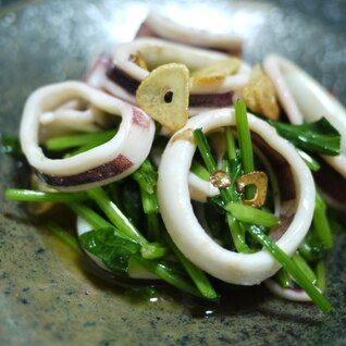 いかとほうれん草のガーリックバター醤油炒め